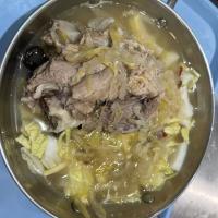 酸菜筒骨砂锅